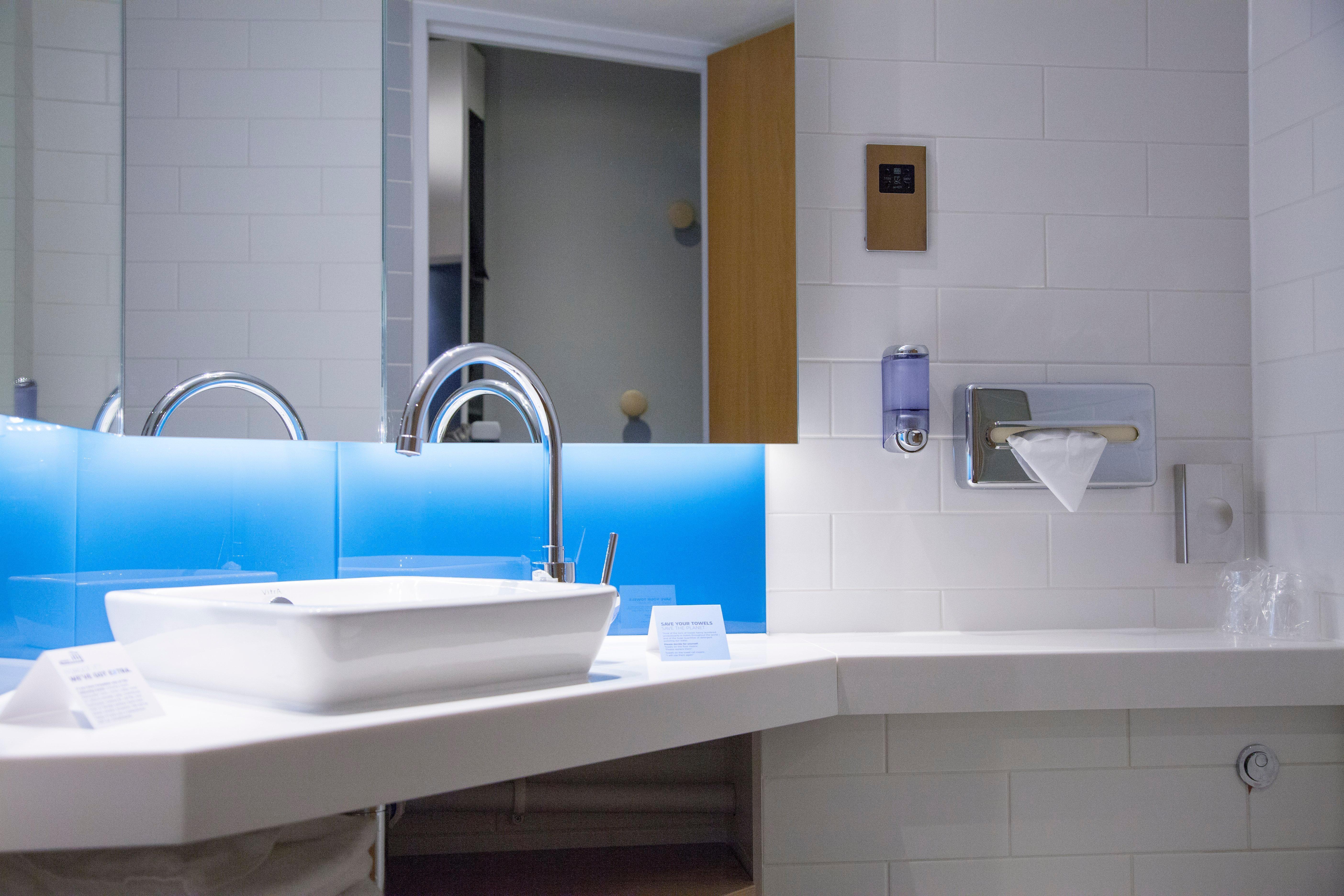 Holiday Inn Express Cardiff Bay By Ihg מראה חיצוני תמונה