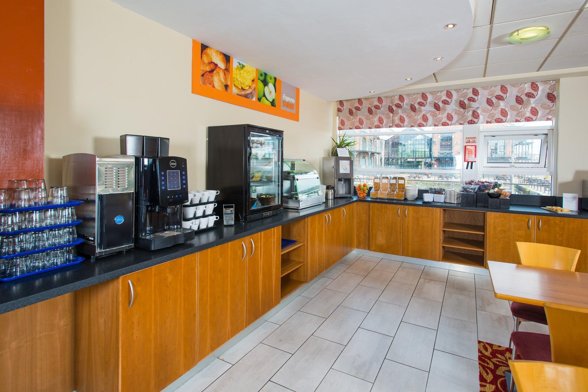 Holiday Inn Express Cardiff Bay By Ihg מראה חיצוני תמונה