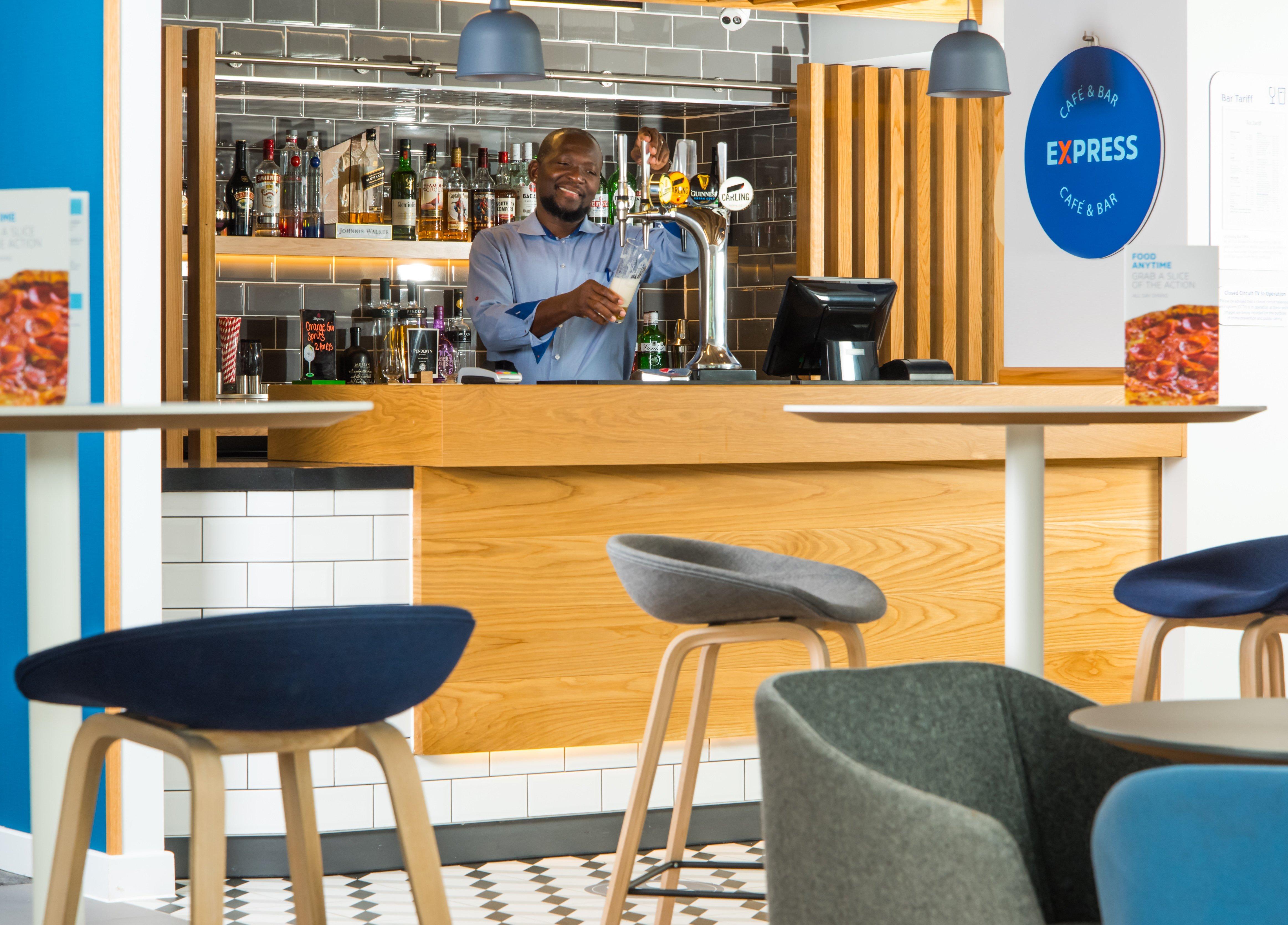 Holiday Inn Express Cardiff Bay By Ihg מראה חיצוני תמונה