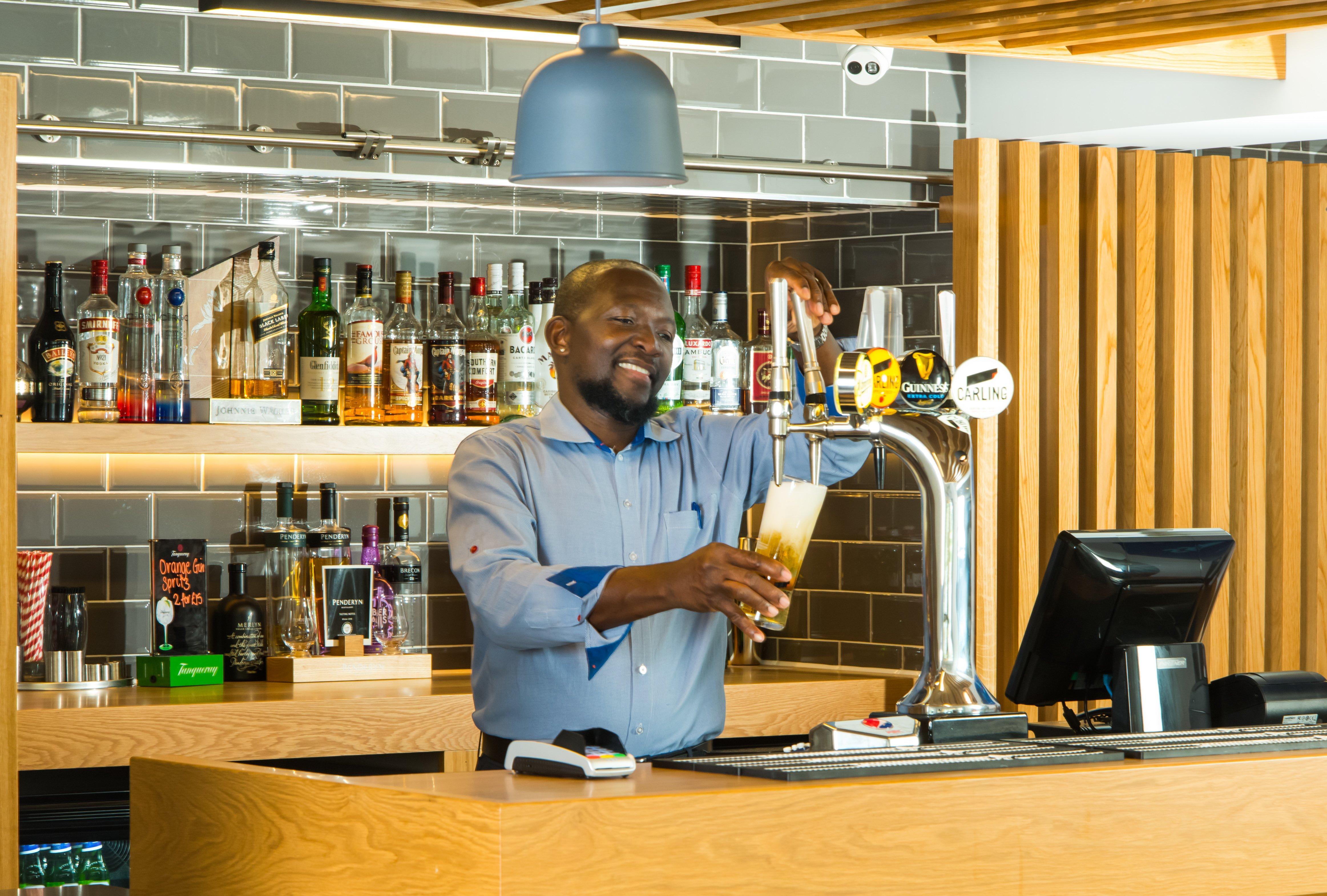 Holiday Inn Express Cardiff Bay By Ihg מראה חיצוני תמונה